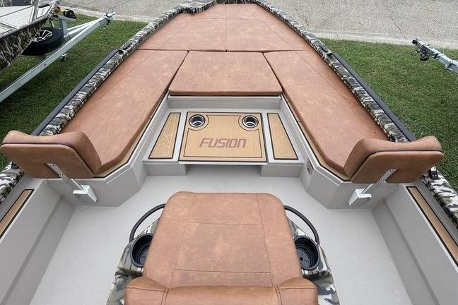 2026 Avid 21 FSX boat interior with brown seating and Fusion audio system.