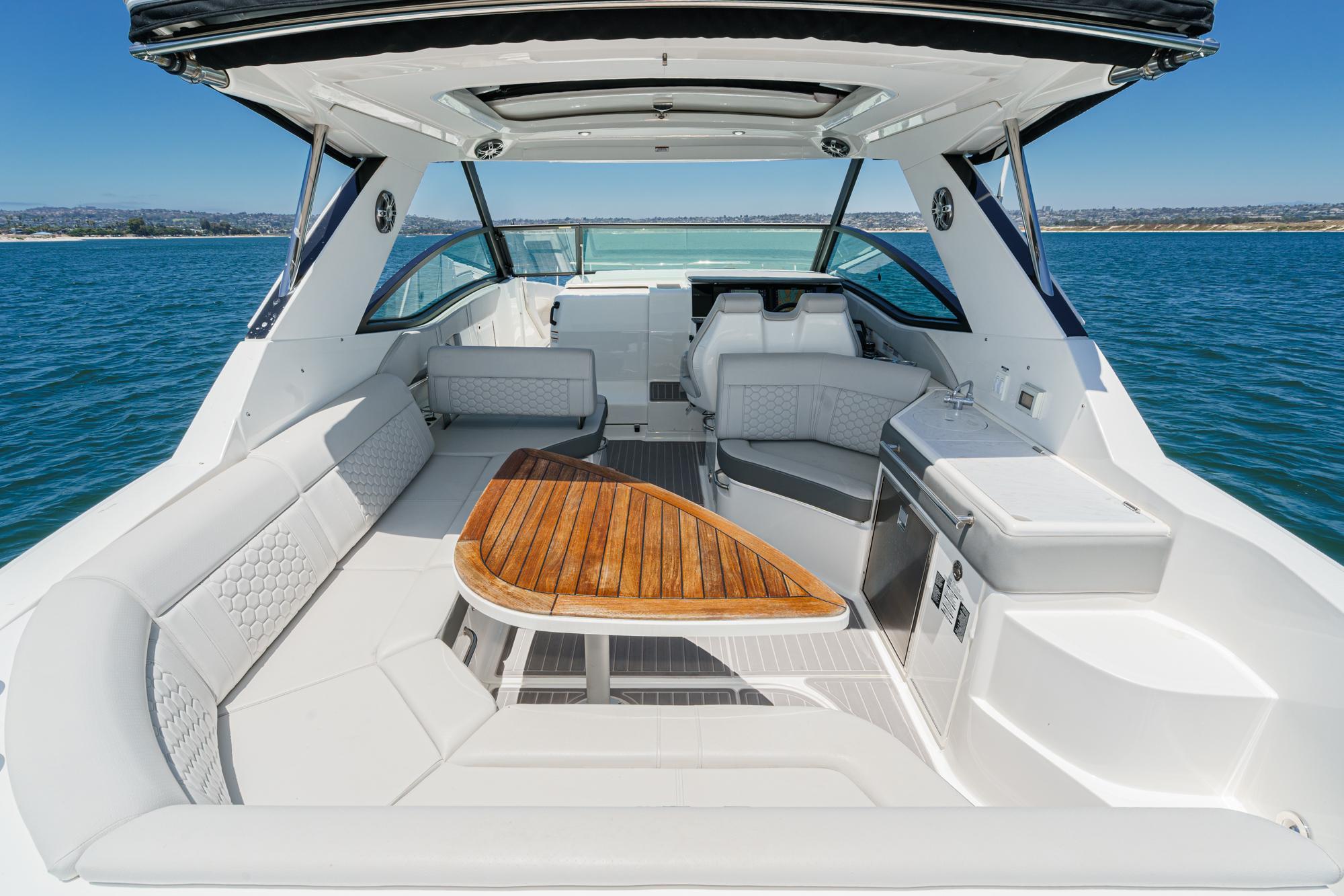 2024 Sea Ray Sundancer 320 Outboard - 43