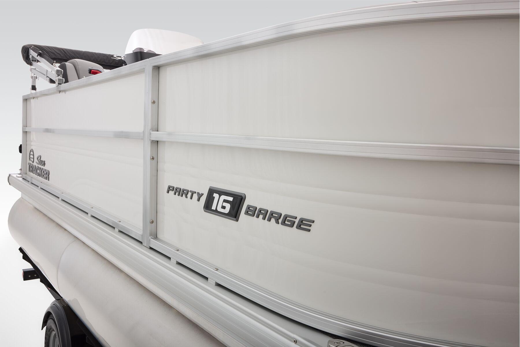 2026 Sun Tracker Party Barge 16 DLX - 33