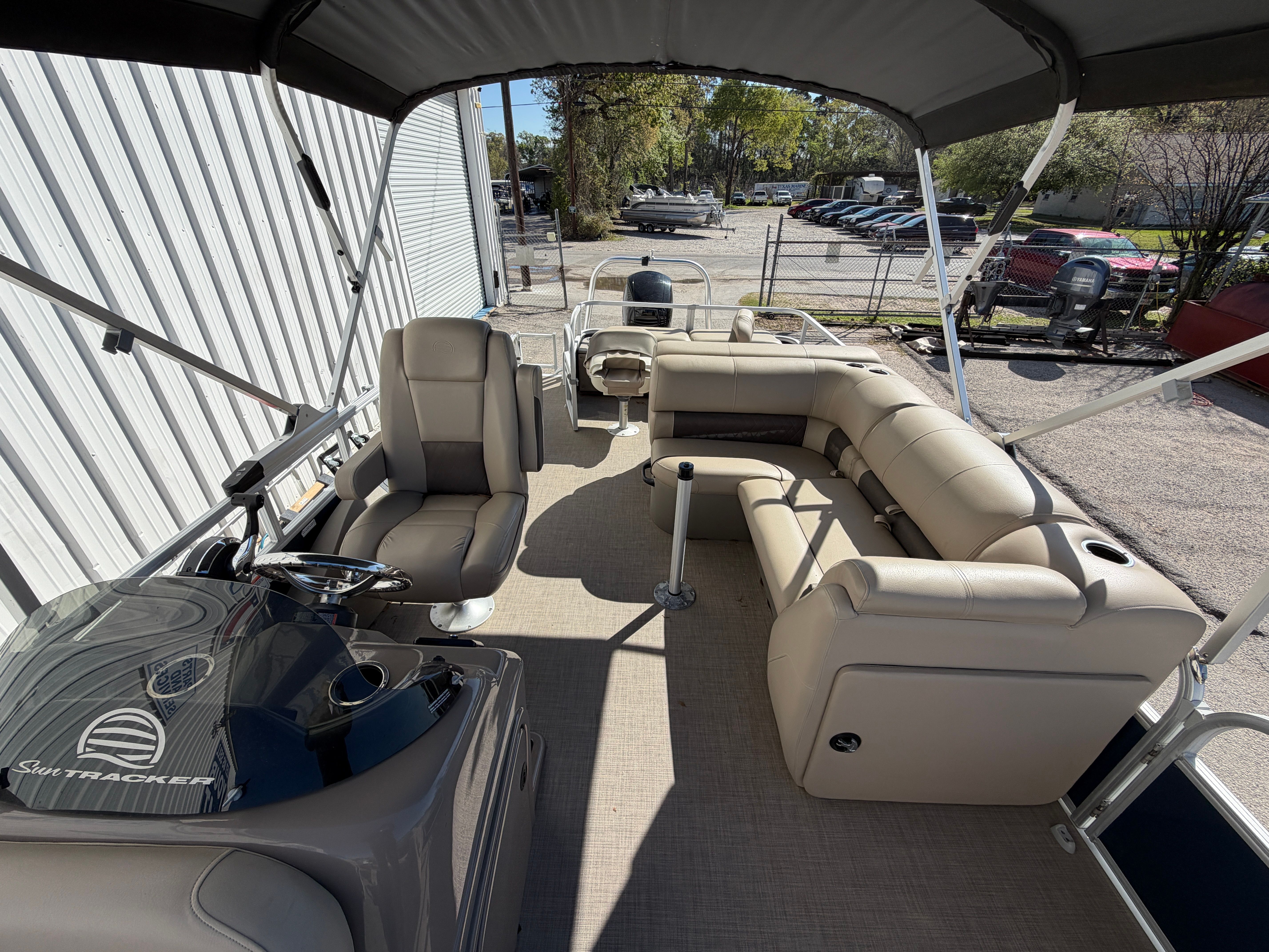 2022 SUN TRACKER SPORTFISH 22 DLX - Image 9