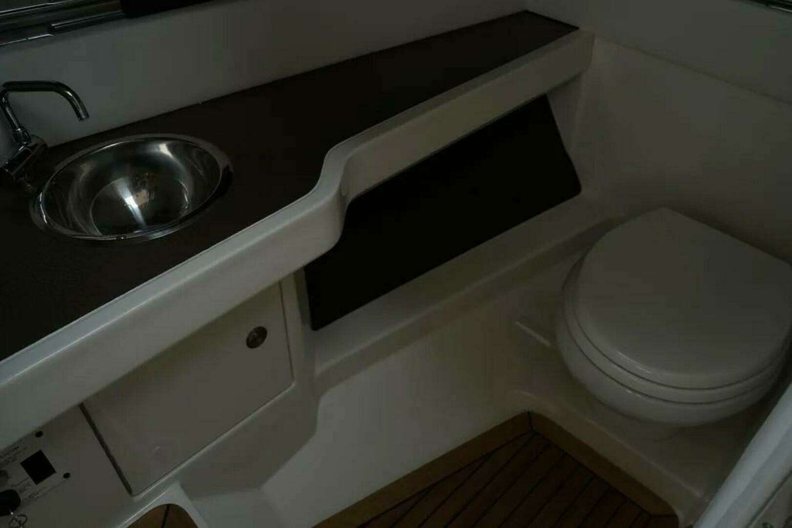 2023 Sea Ray SLX 310 Outboard - Image 25