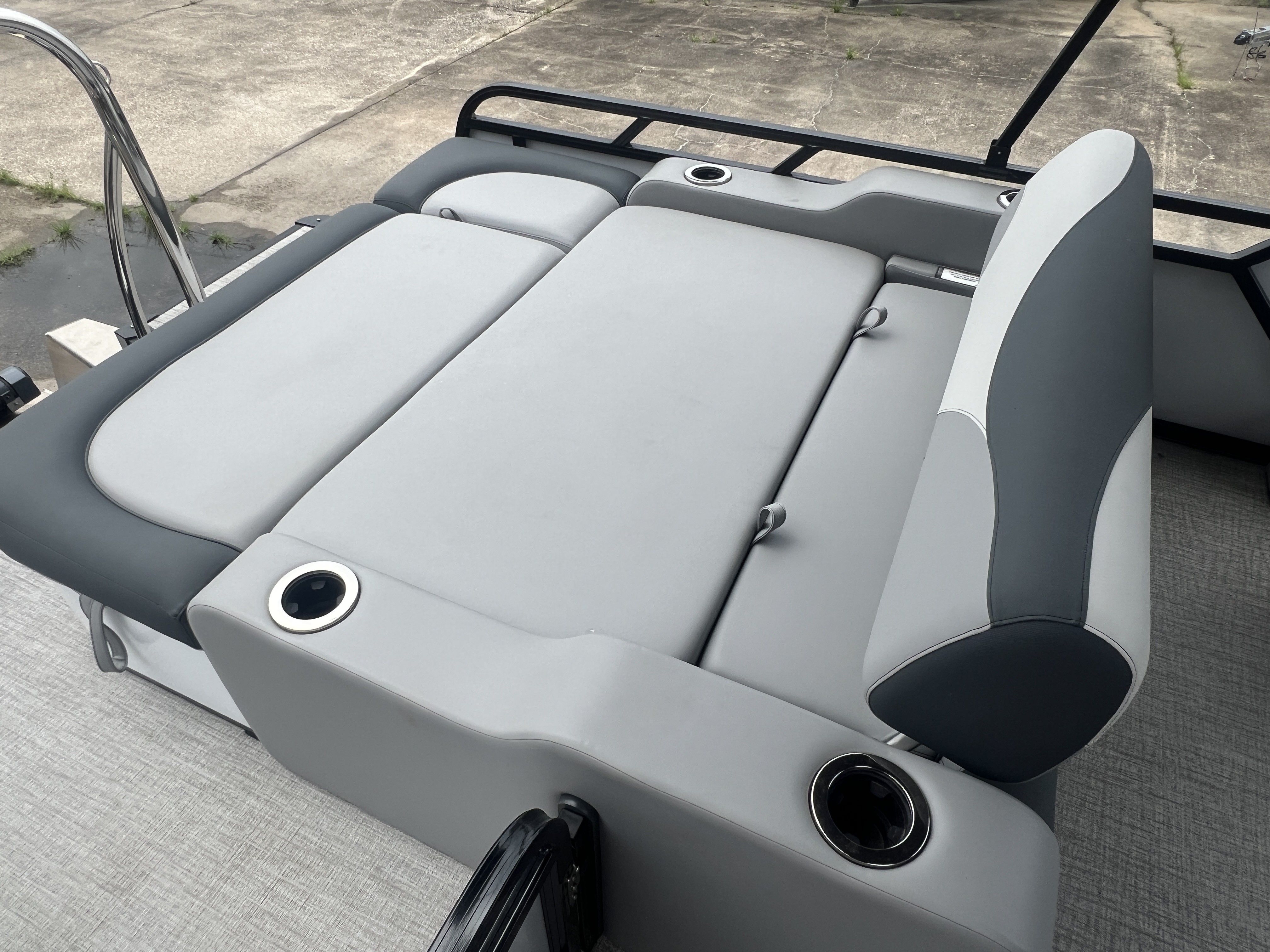 2025 Avalon LSZ Versatile Rear Bench - 23' - 30