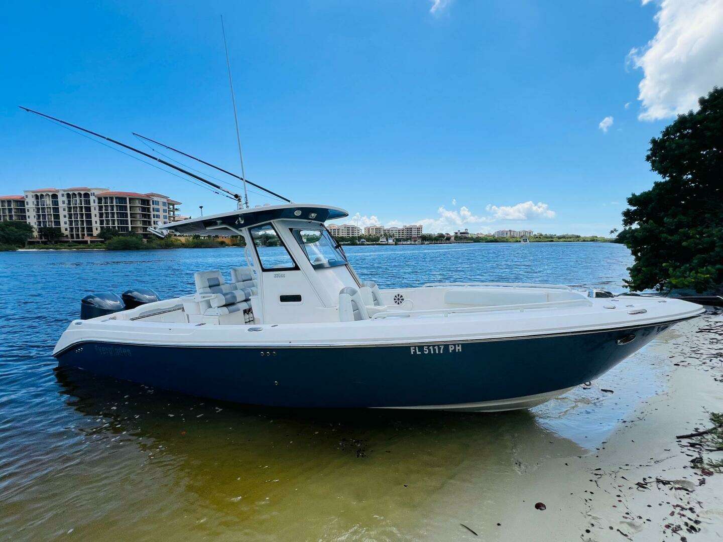 2012 Everglades 295 Center Console - Image 2
