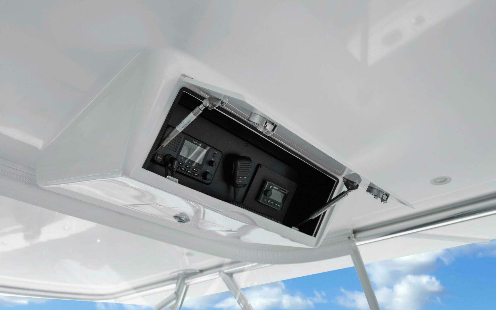 2018 Regulator 41 Center Console - Image 54
