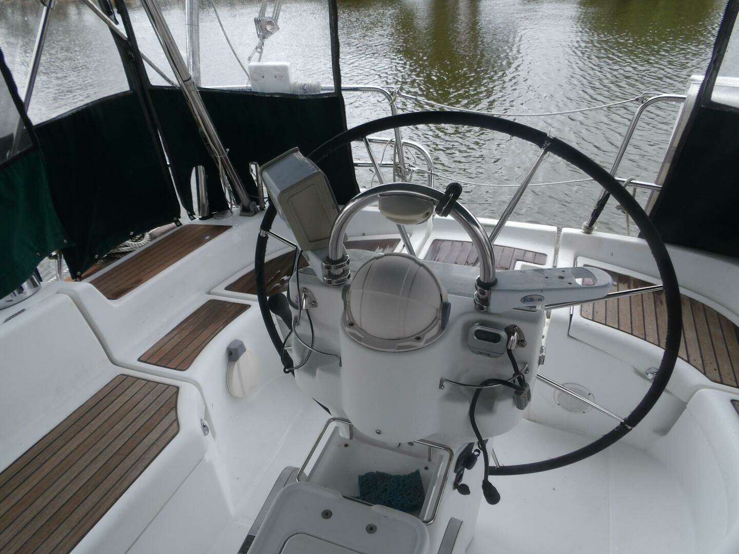 2004 Beneteau 423 - Image 10