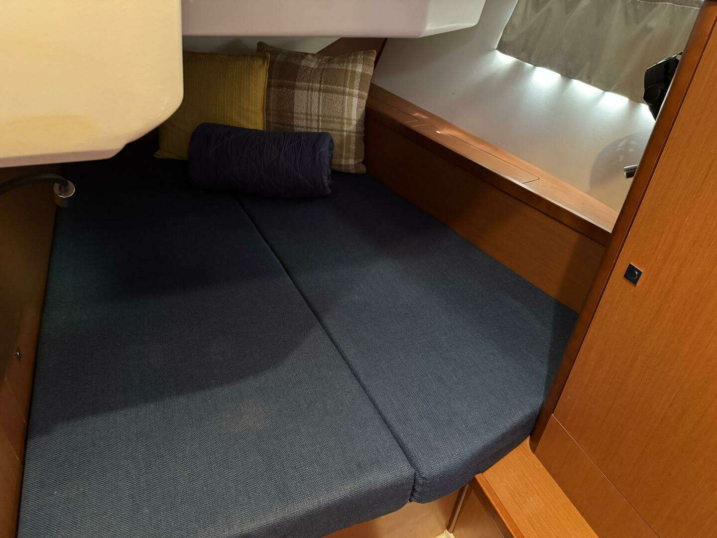 2016 Beneteau Oceanis 45 - Image 43
