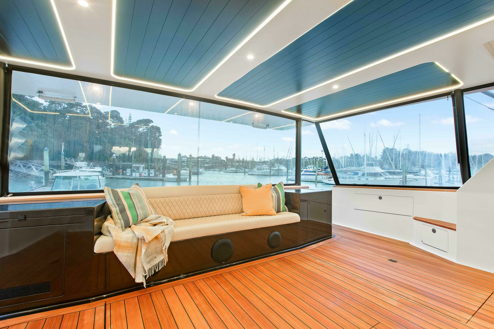 2021 Valder Yachts Power Cat - Image 6