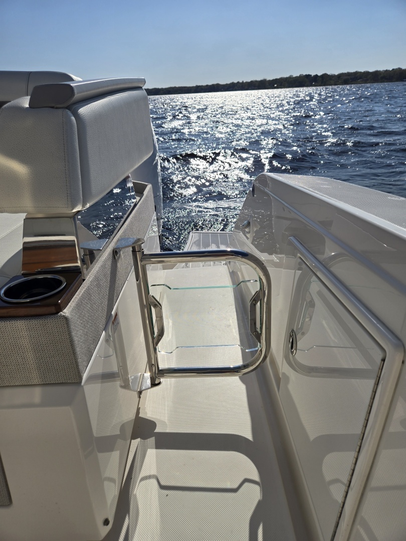 2024 Tiara Yachts 38 LS - Image 21