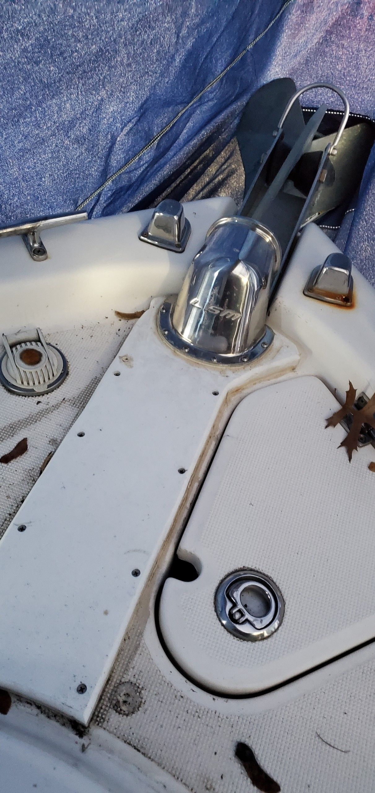 2005 Robalo R265 Walkaround boat deck with anchor and cover.