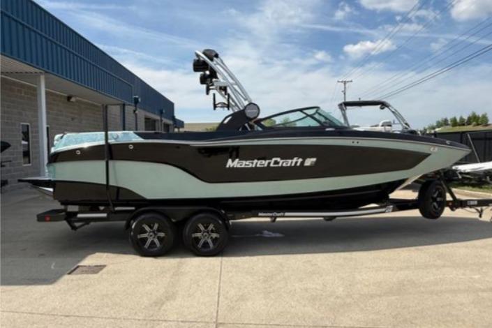 2022 MasterCraft XT24