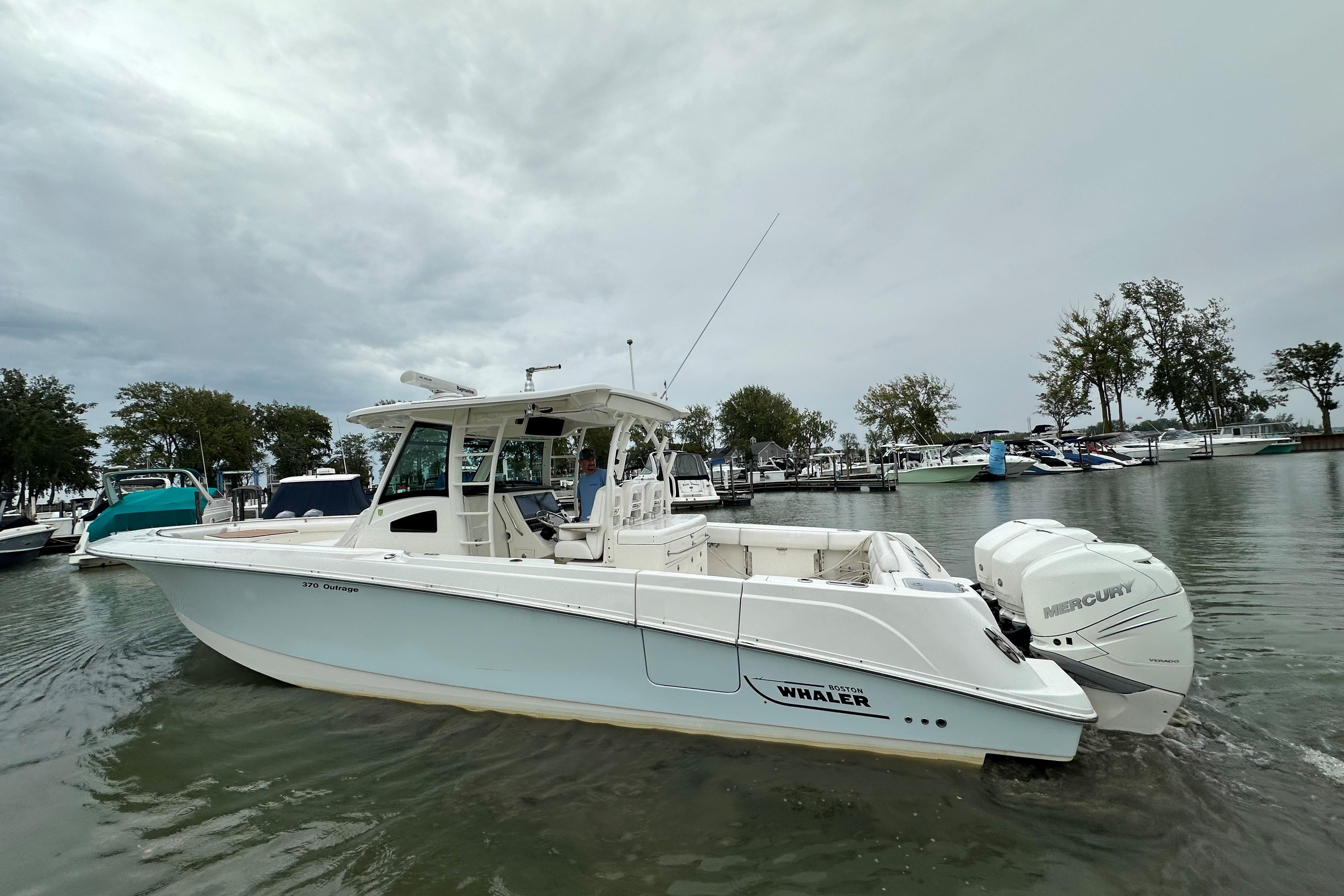 2016 Boston Whaler 370 Outrage