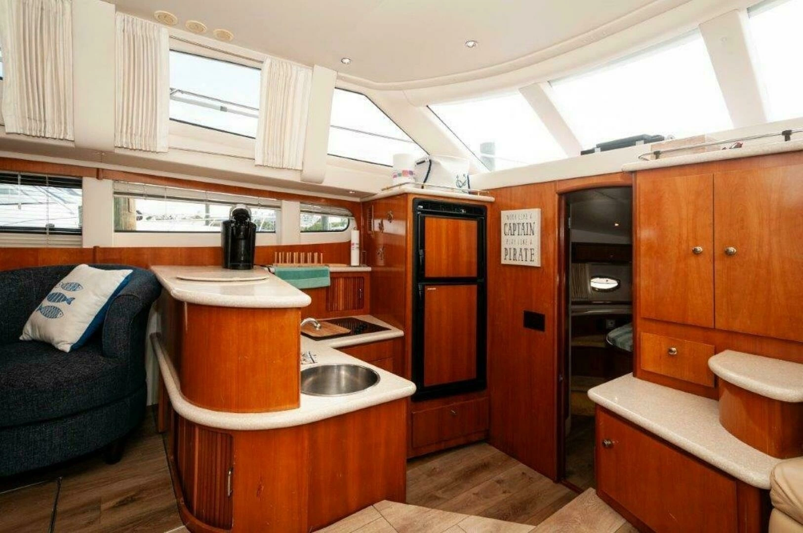 2002 Carver 444 Cockpit Motor Yacht - Image 6