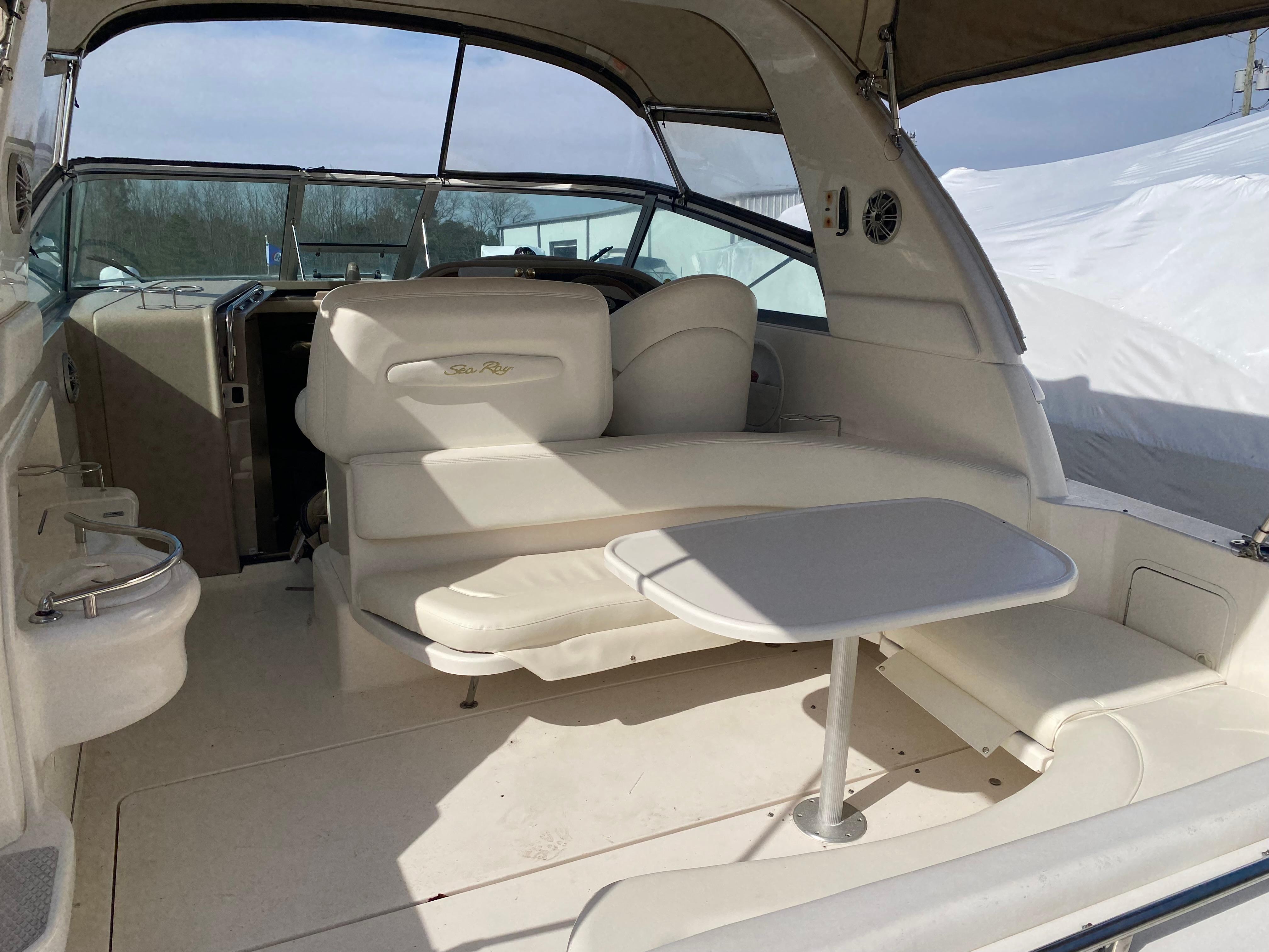 2001 Sea Ray 310 Sundancer interior with seating and table, showcasing spacious design.