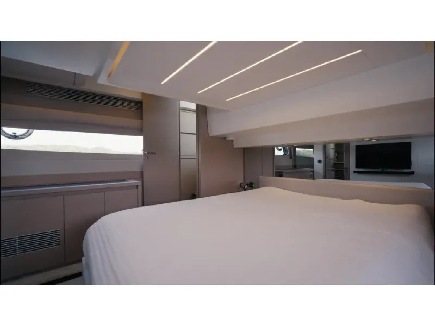 2018 Present Yachts 520S - Image 25