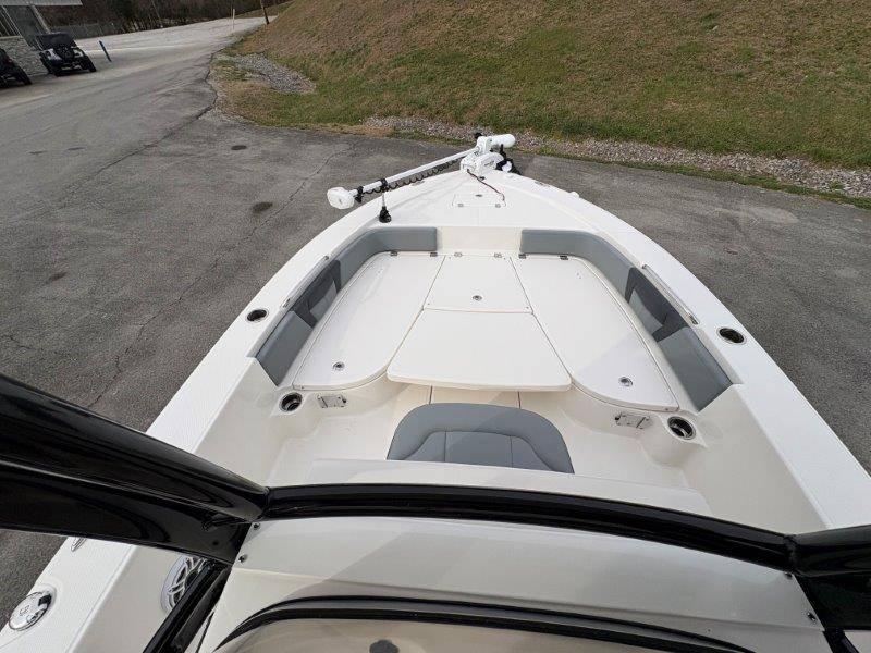 2025 Robalo 226 Cayman - 23