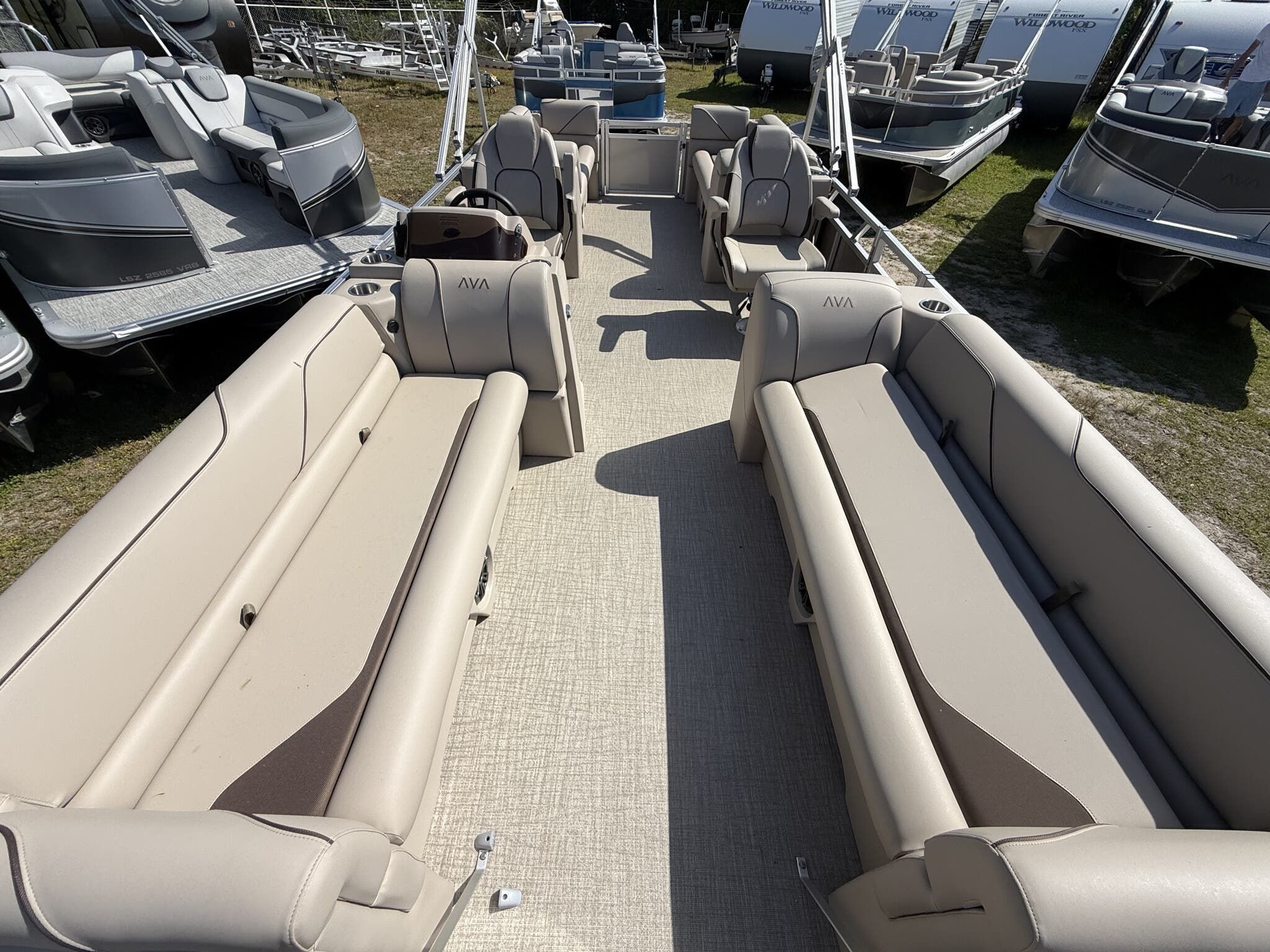 2026 Avalon Venture 85 23 QUAD LOUNGER 140HP - 3