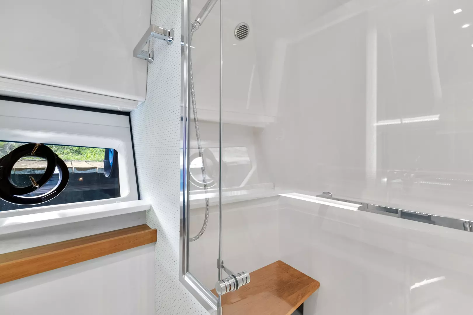 2021 Tiara Yachts 43 LE - Image 27