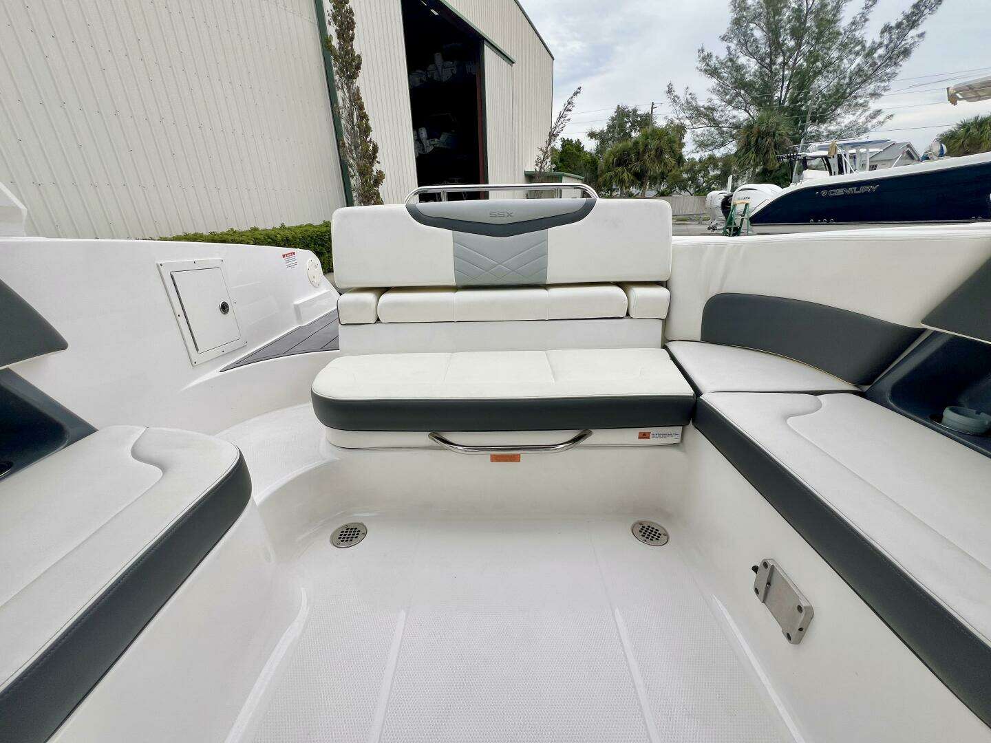 2022 Chaparral 267 SSX OB - Image 11