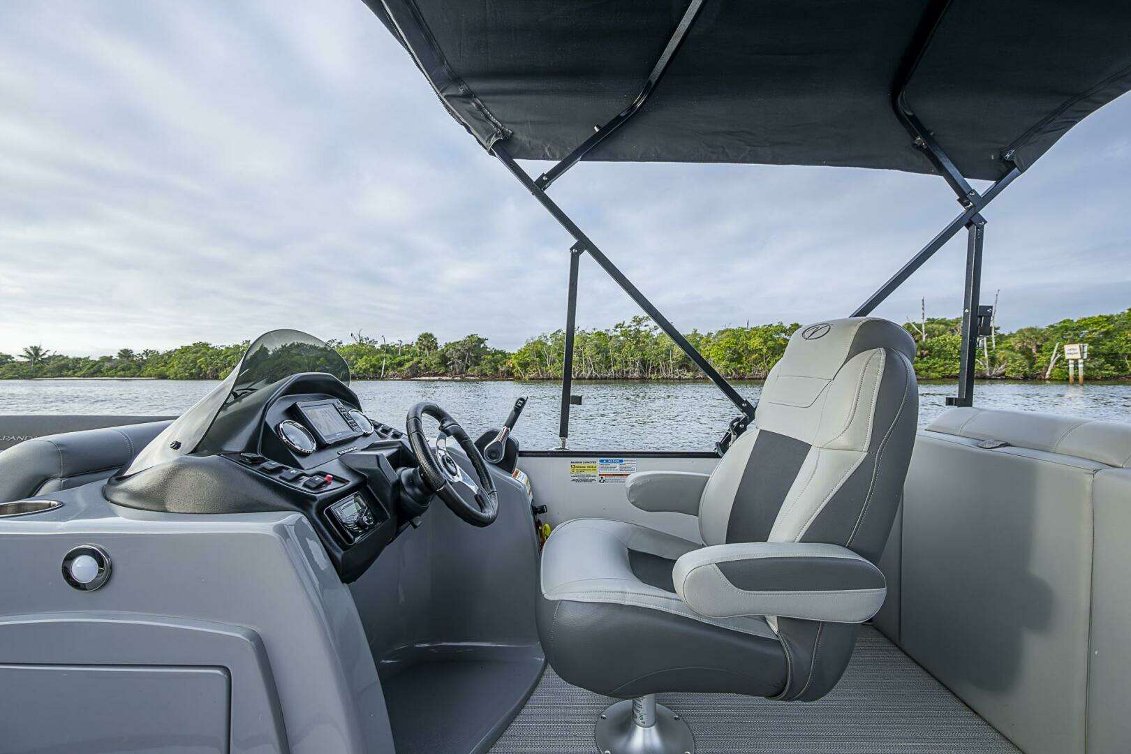 2023 Veranda Relax VR22RFL Tri-Toon - Image 10