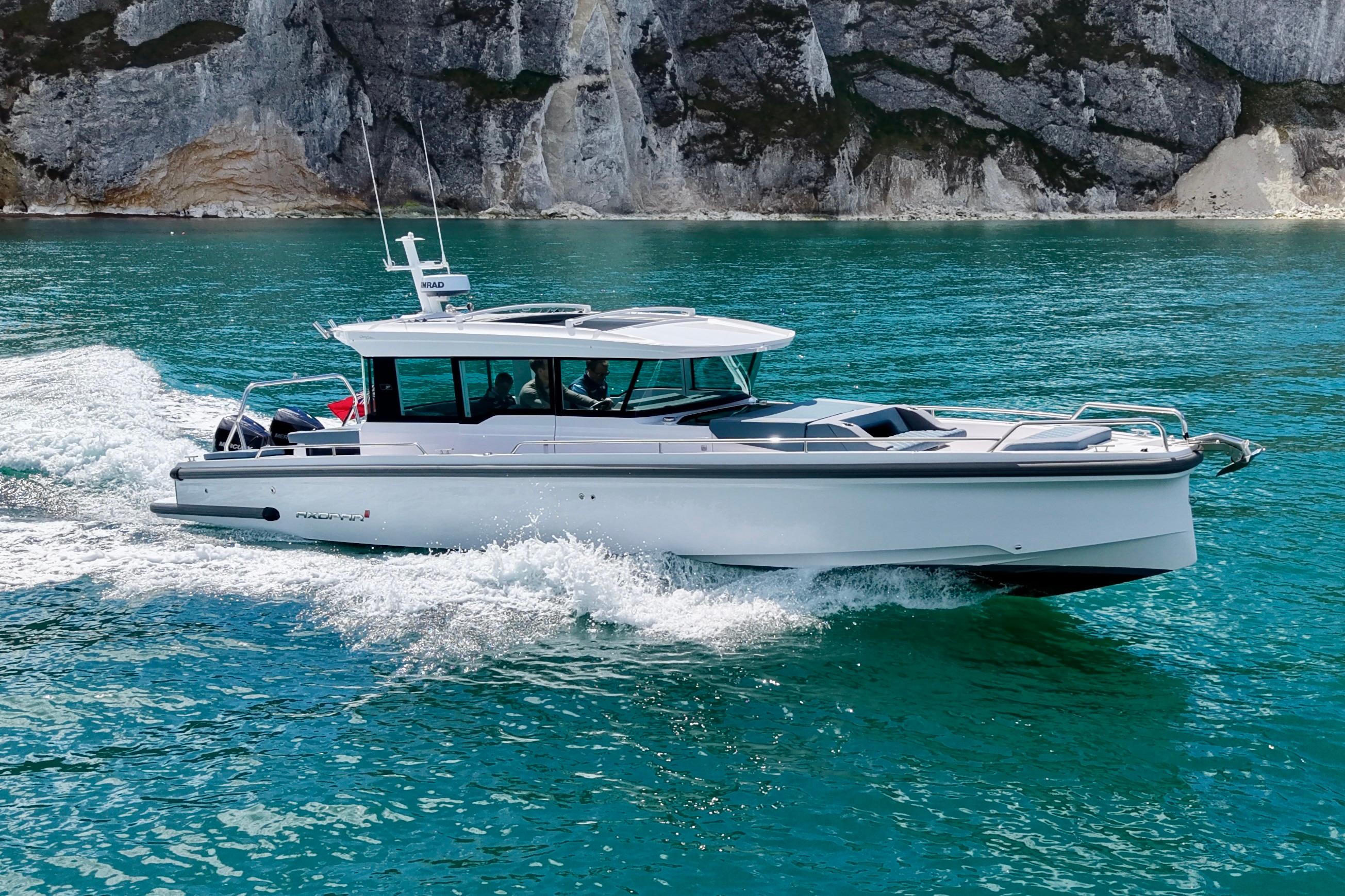 2024 Axopar 37 XC Cross Cabin