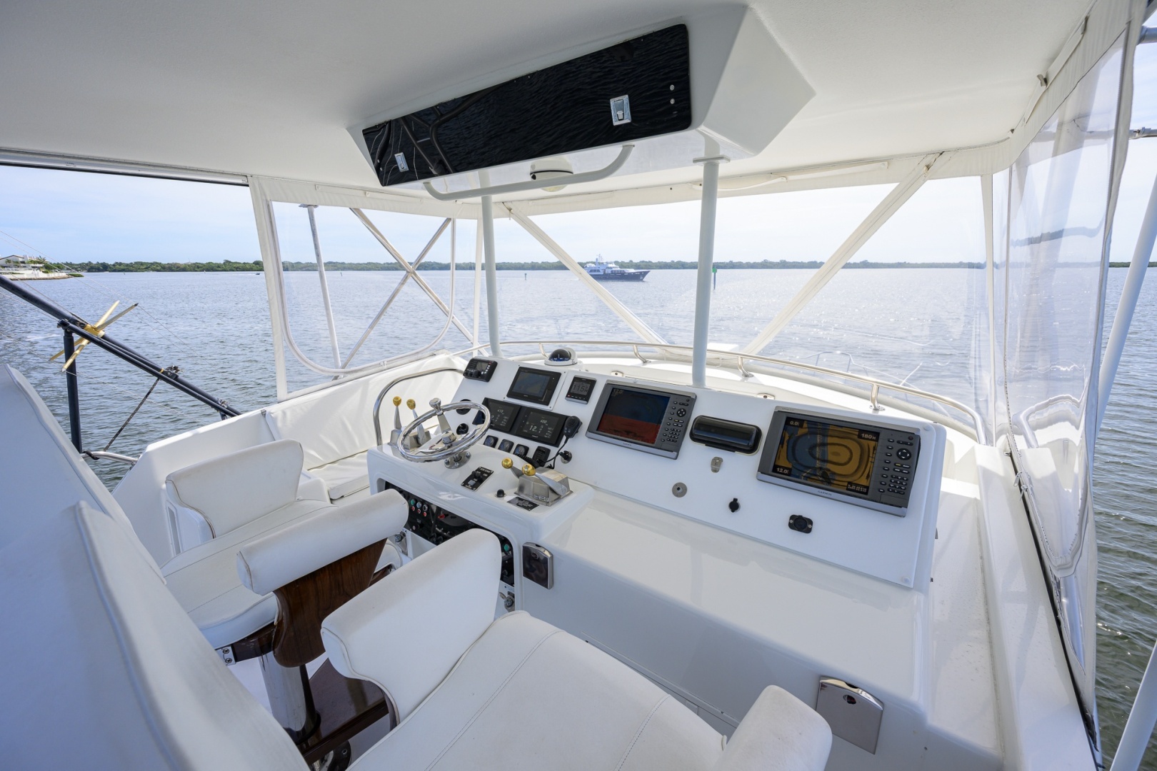 1992 Hatteras 46 Convertible - Image 8