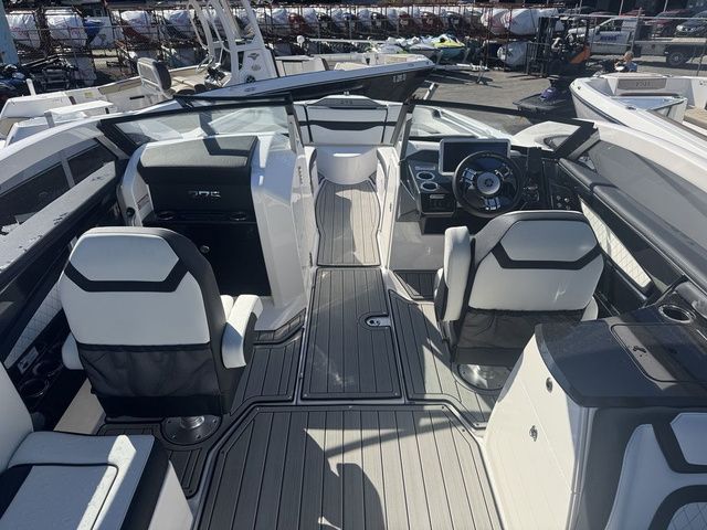 2025 Yamaha Boats 275SE - 7