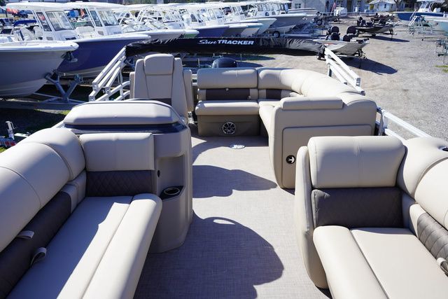 2025 Sun Tracker 20 Party Barge - 5