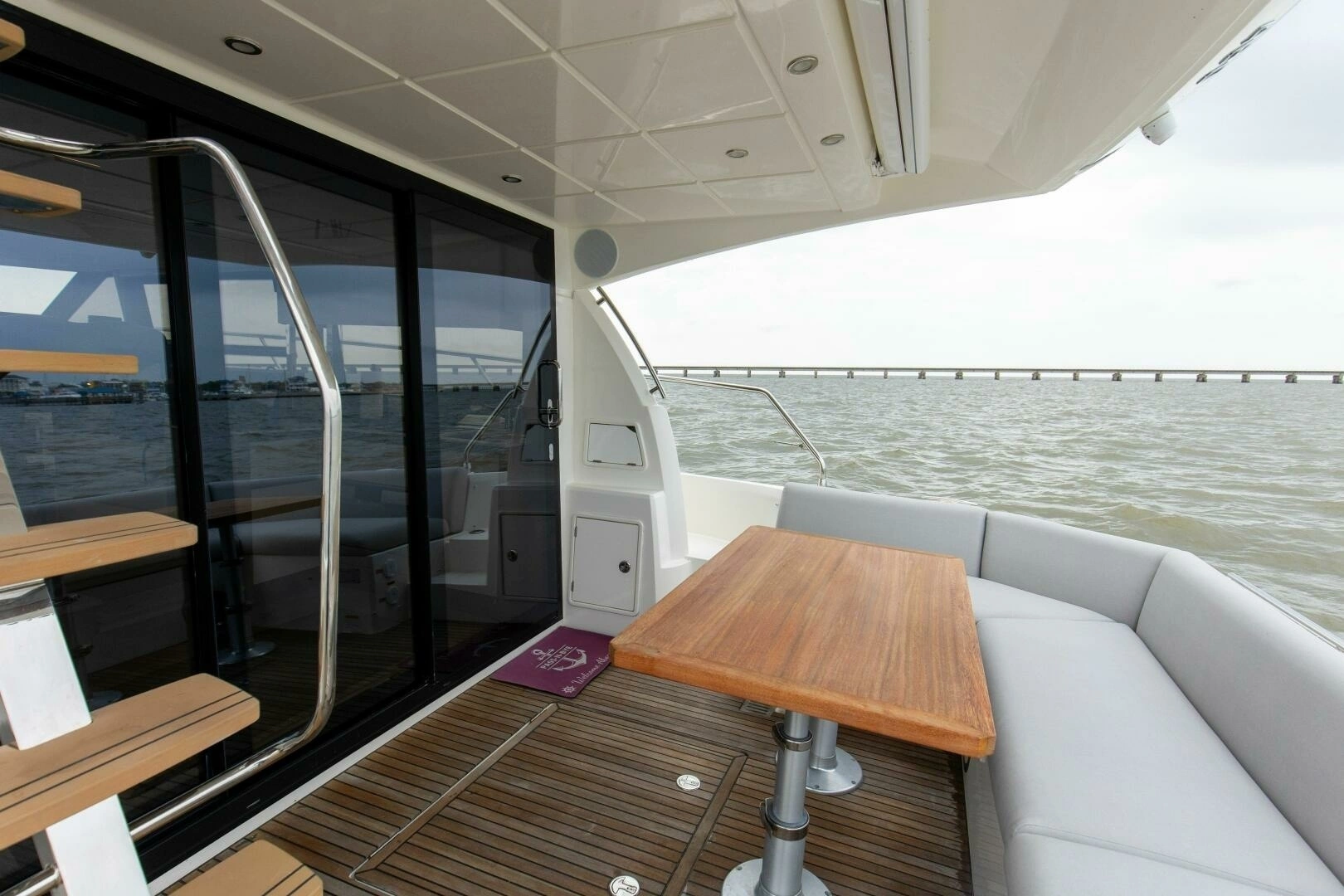 2023 Prestige 460 Flybridge - Image 19