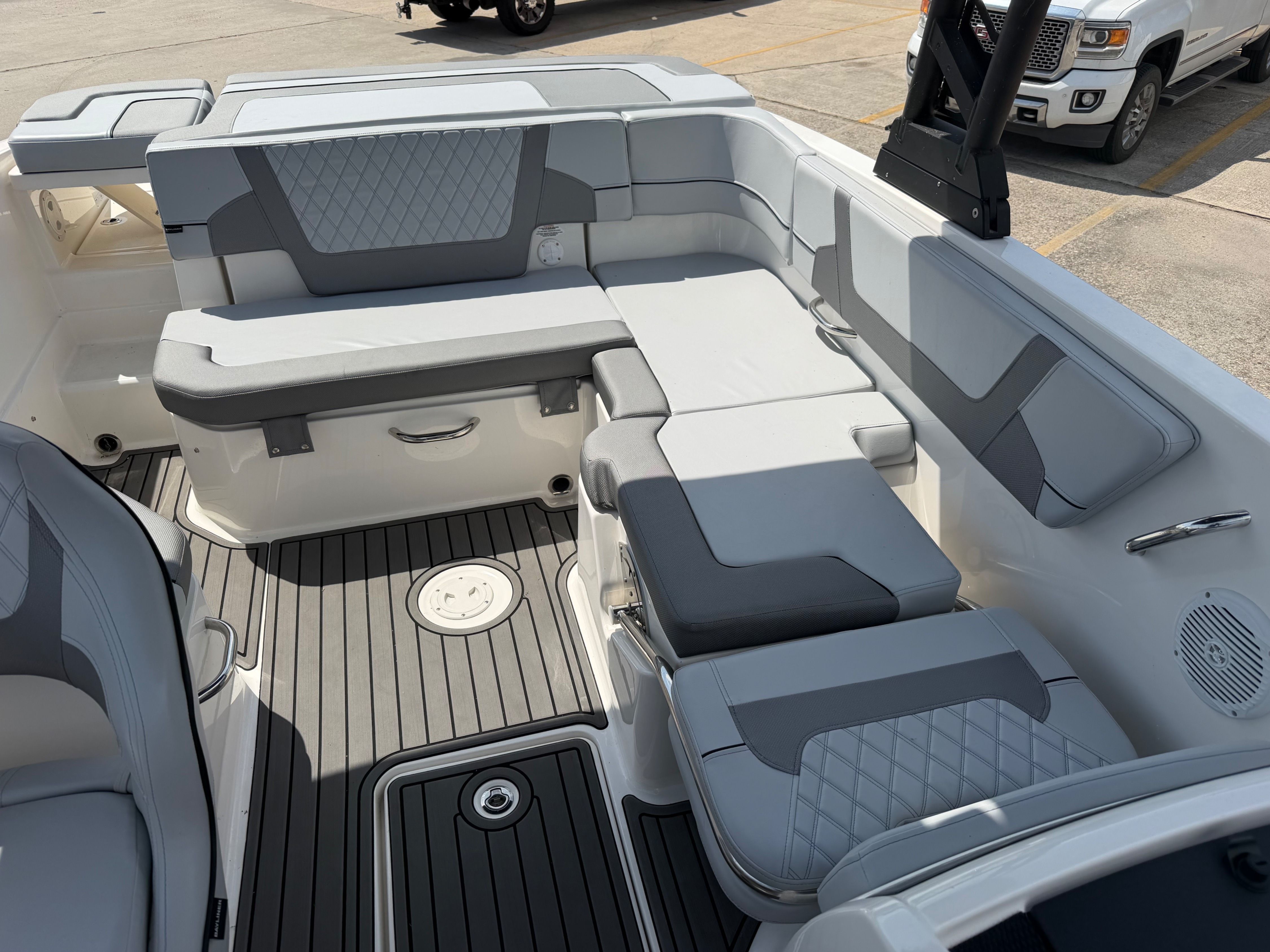 2024 Bayliner VR6 - 11