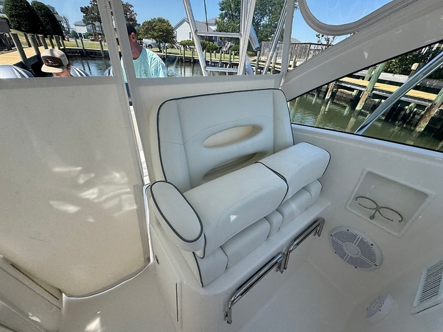 2022 Albemarle 30 Express - Image 8