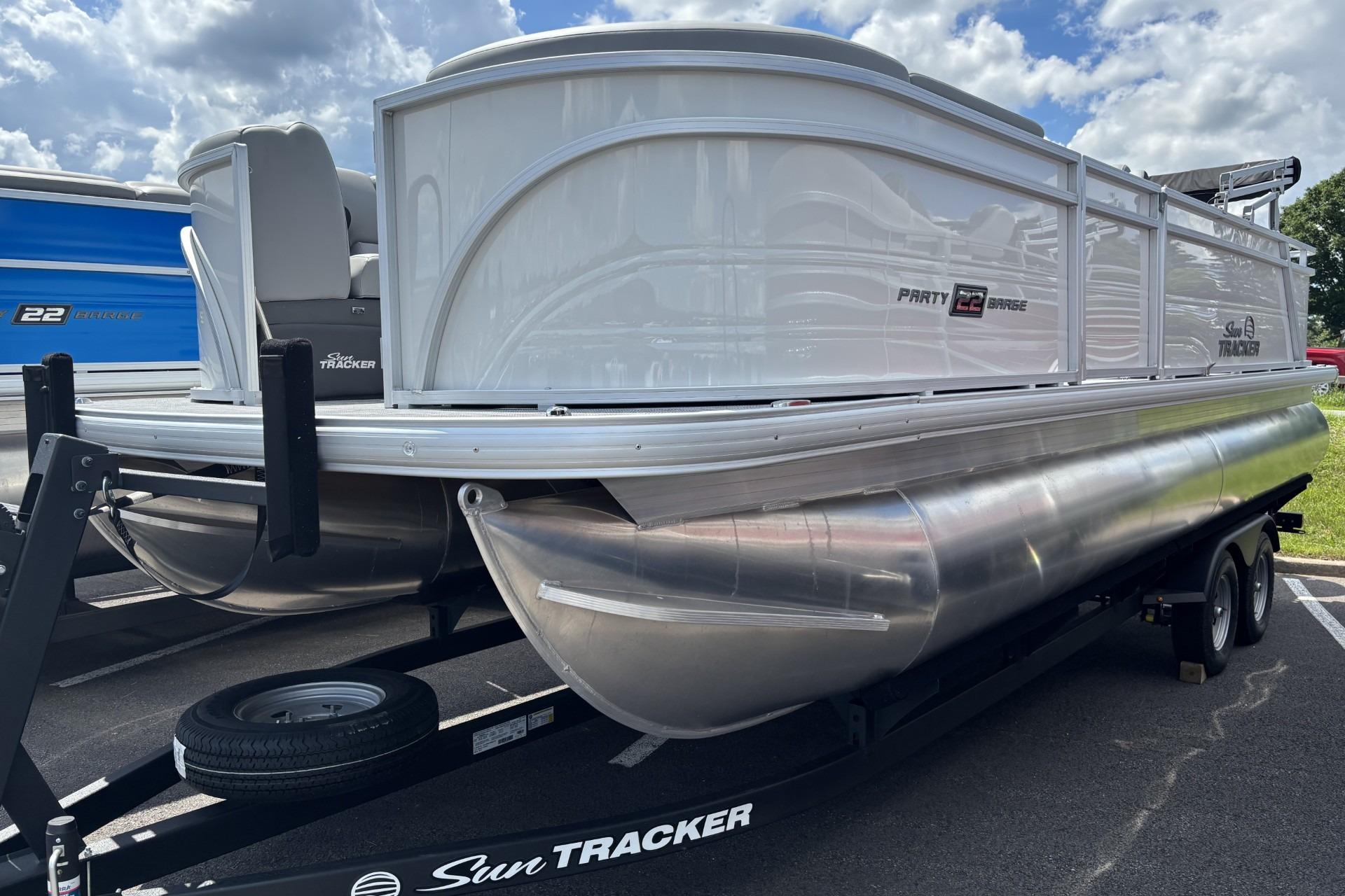 2026 Sun Tracker Party Barge 22 RF DLX