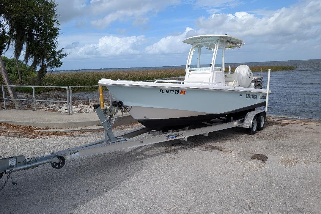 2022 Everglades 243 Center Console