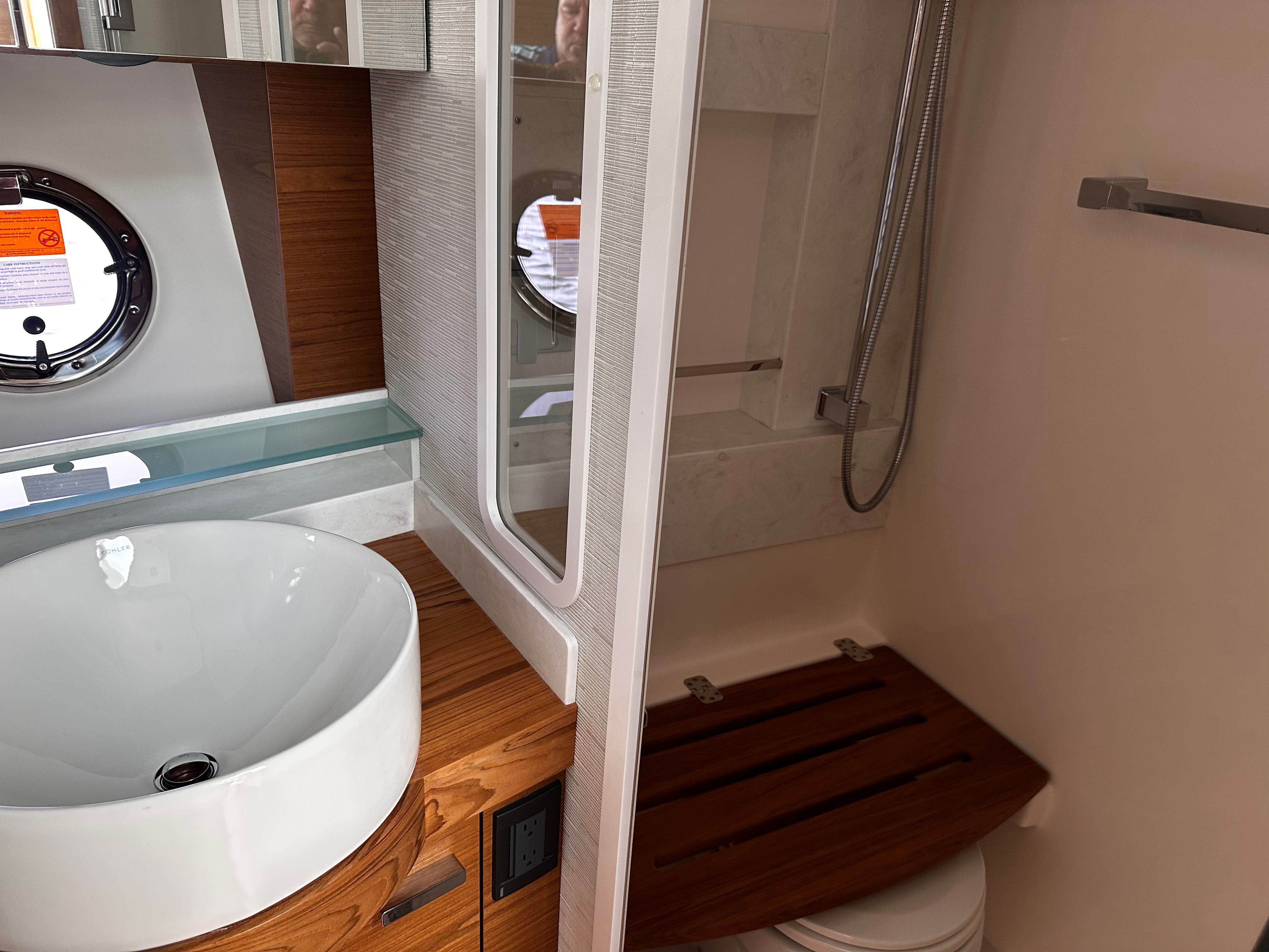 2024 TIARA YACHTS 44 COUPE - Image 27