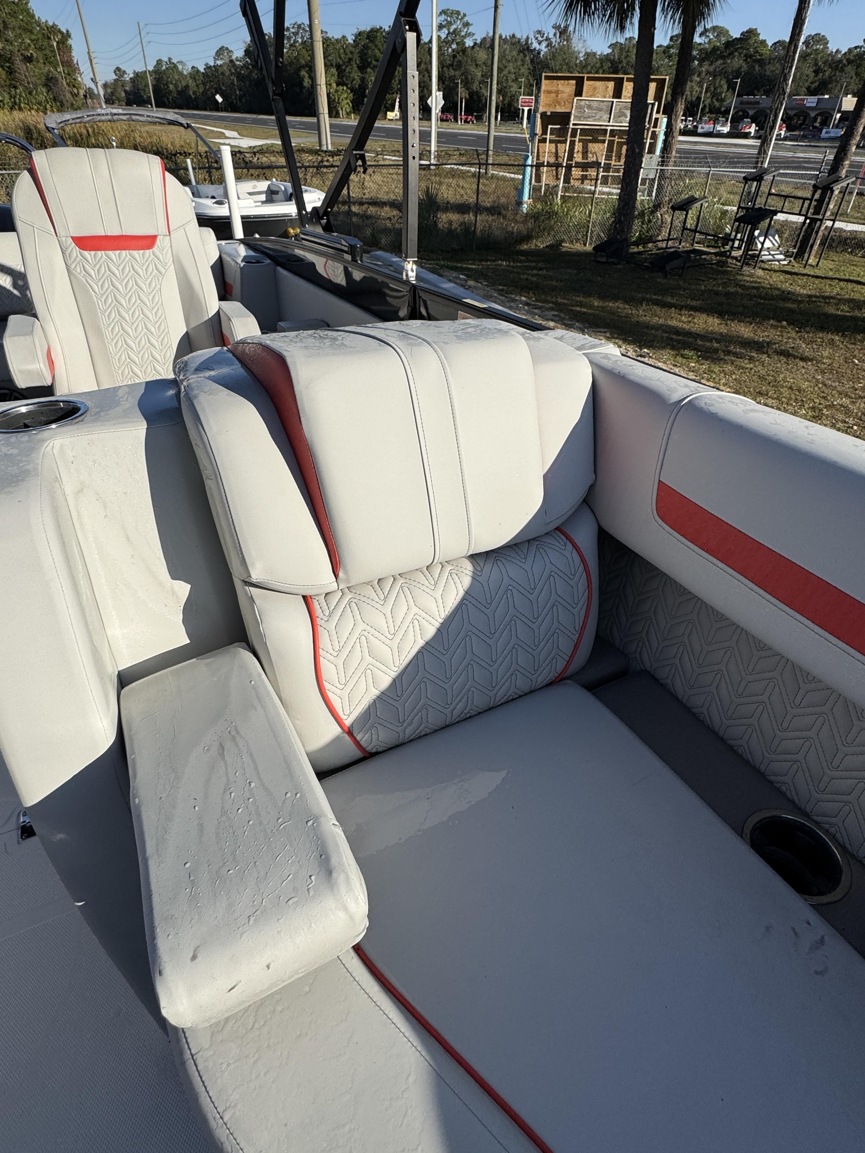 2025 Hurricane FunDeck OB FD 2360 SFL OB - 12