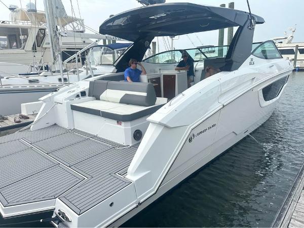 2021 Cruisers Yachts 38 - 3