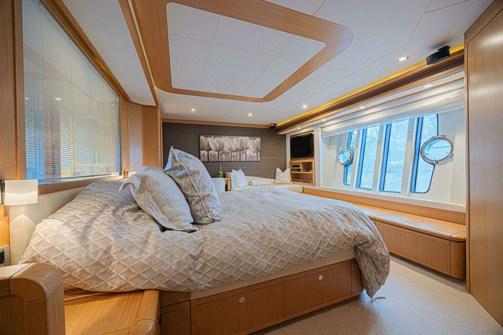 2011 Ferretti Yachts 830 - Image 63