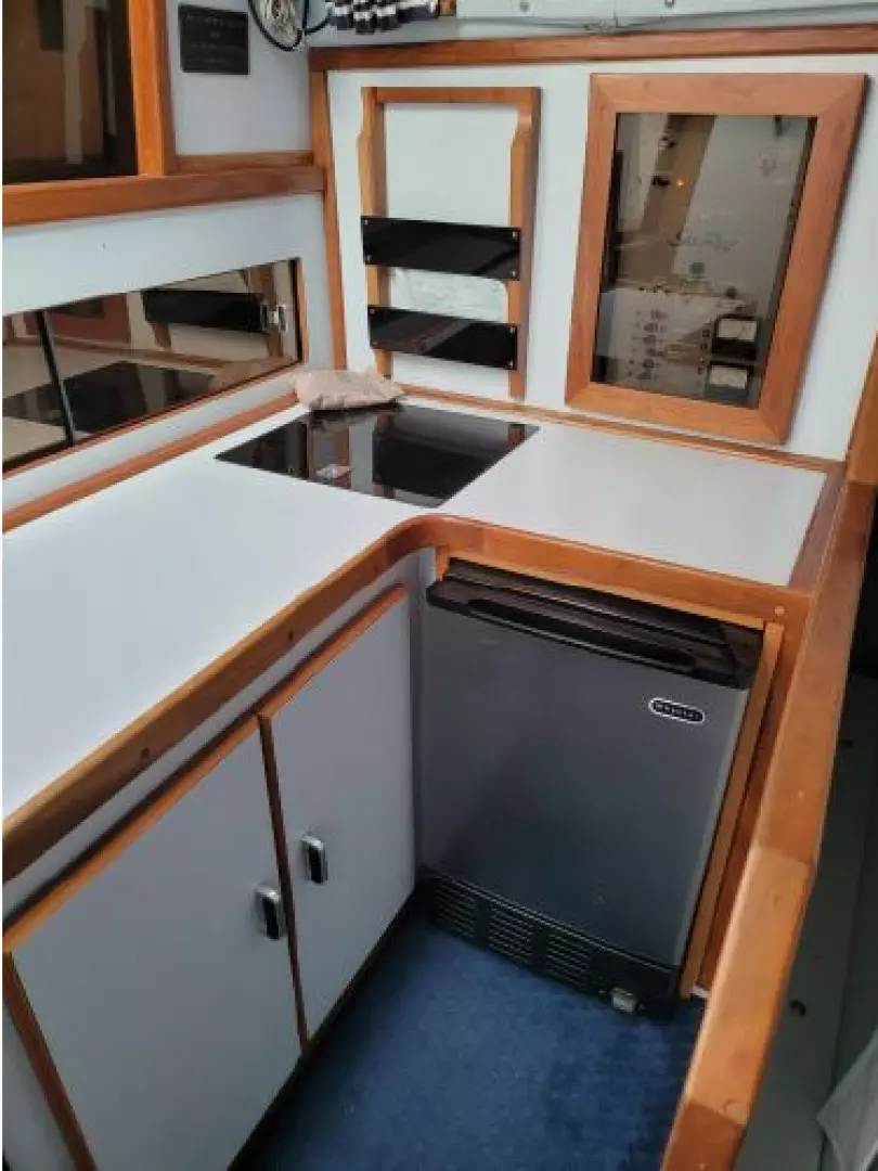 1988 Sea Ray 340 Express Cruiser - Image 16