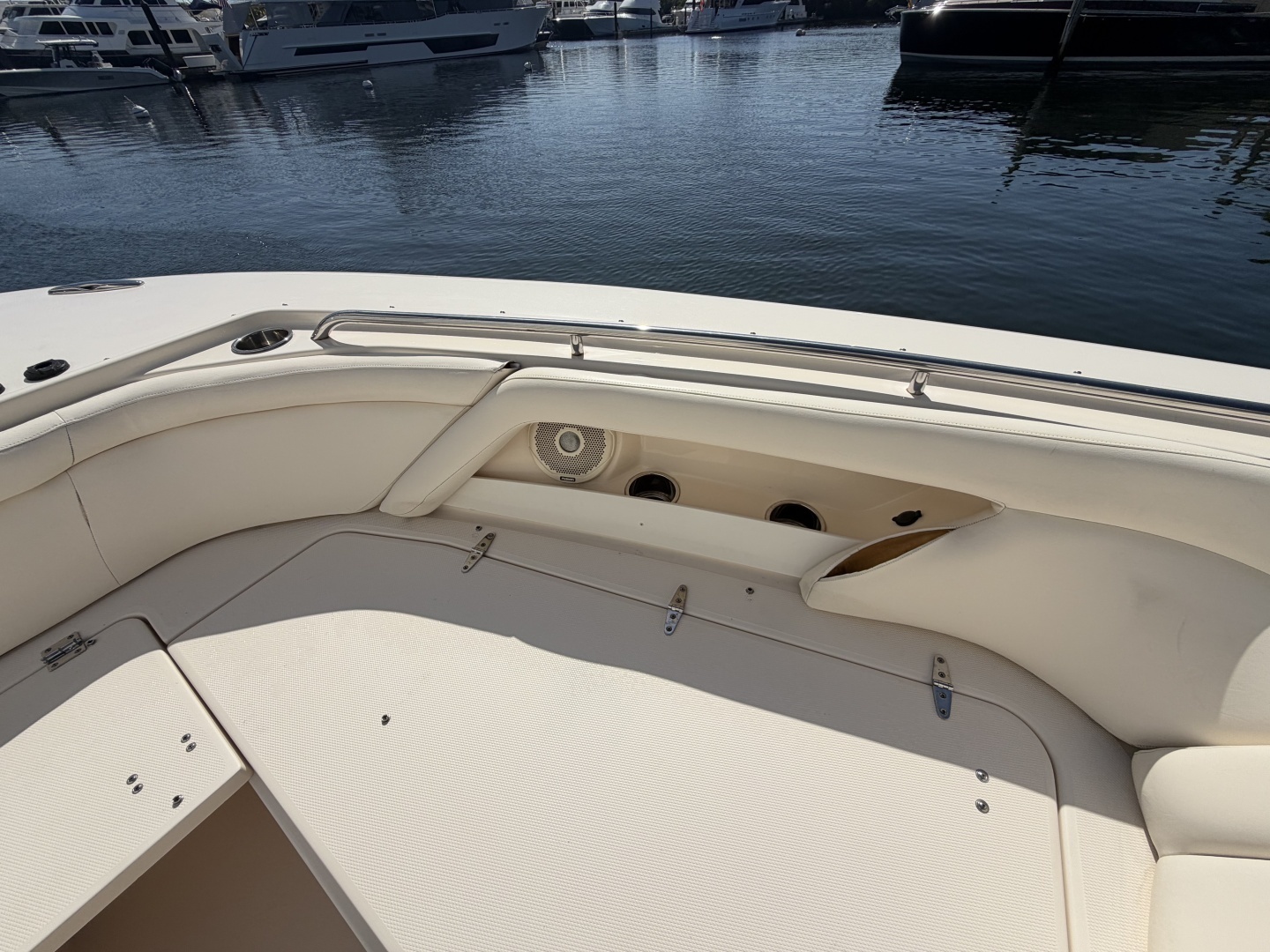 2018 Grady-White Freedom 335 - Image 10