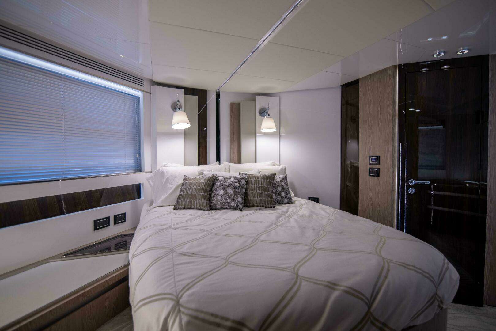 2019 Azimut S7 - Image 25
