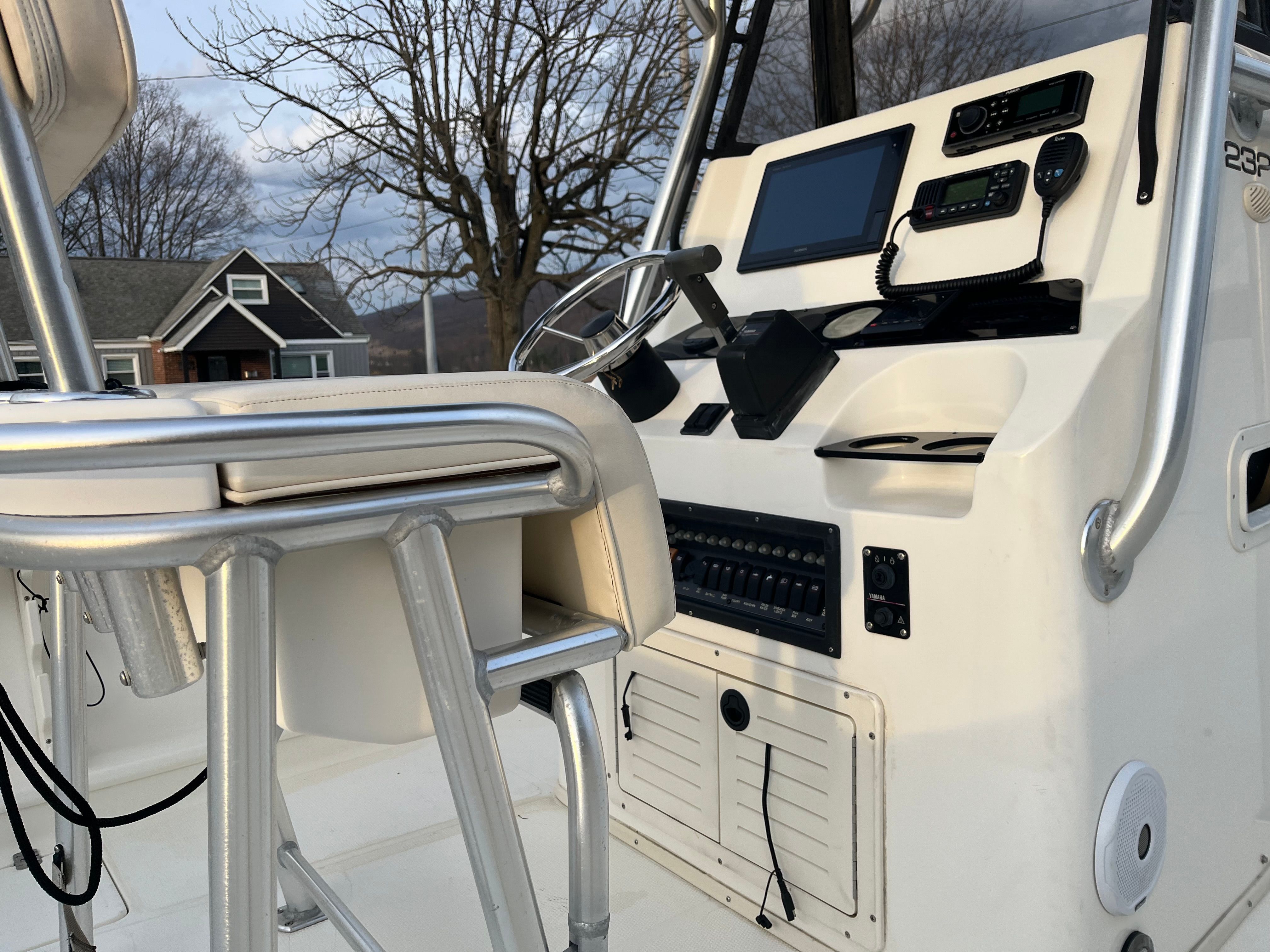 2002 Mako 232 Center Console - 3