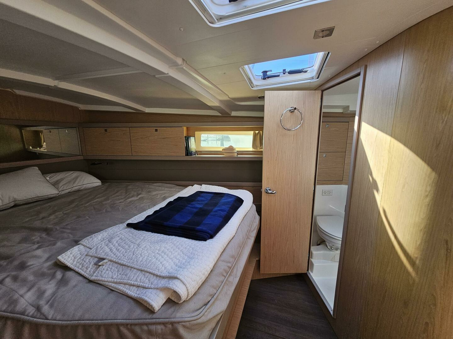 2017 Beneteau Oceanis 45 - Image 11