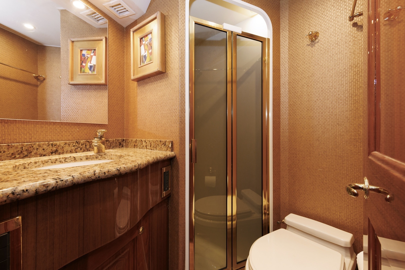 2005 Viking 61 Convertible - Image 12