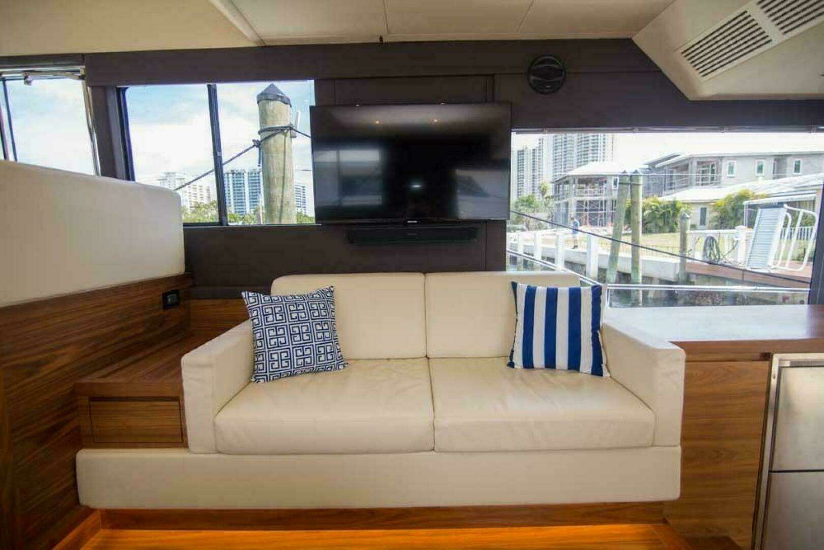 2019 Sundeck Yachts 580 Sport - Image 10