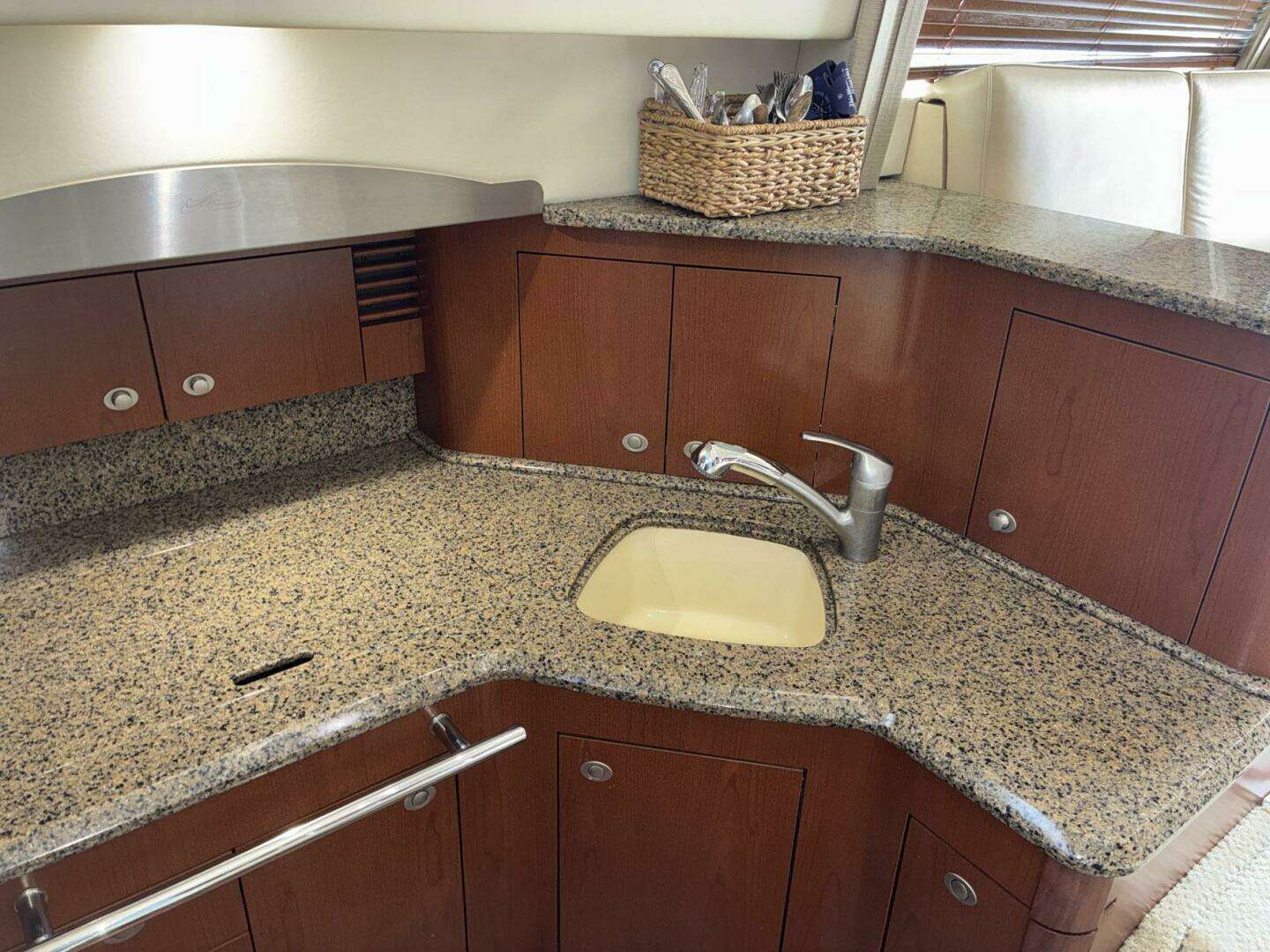 2007 Sea Ray 44 Sedan Bridge - Image 13