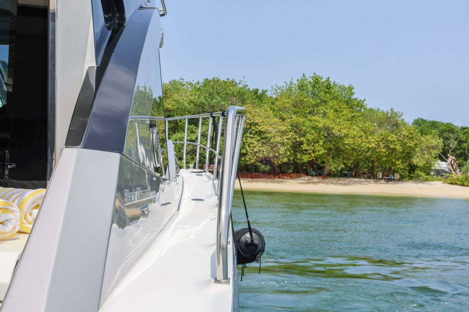 2014 Cruisers Yachts 45 Cantius - Image 38
