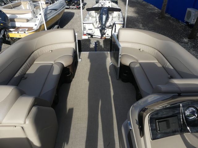 2025 Avalon LSZ Rear Fish 25 FT - 18