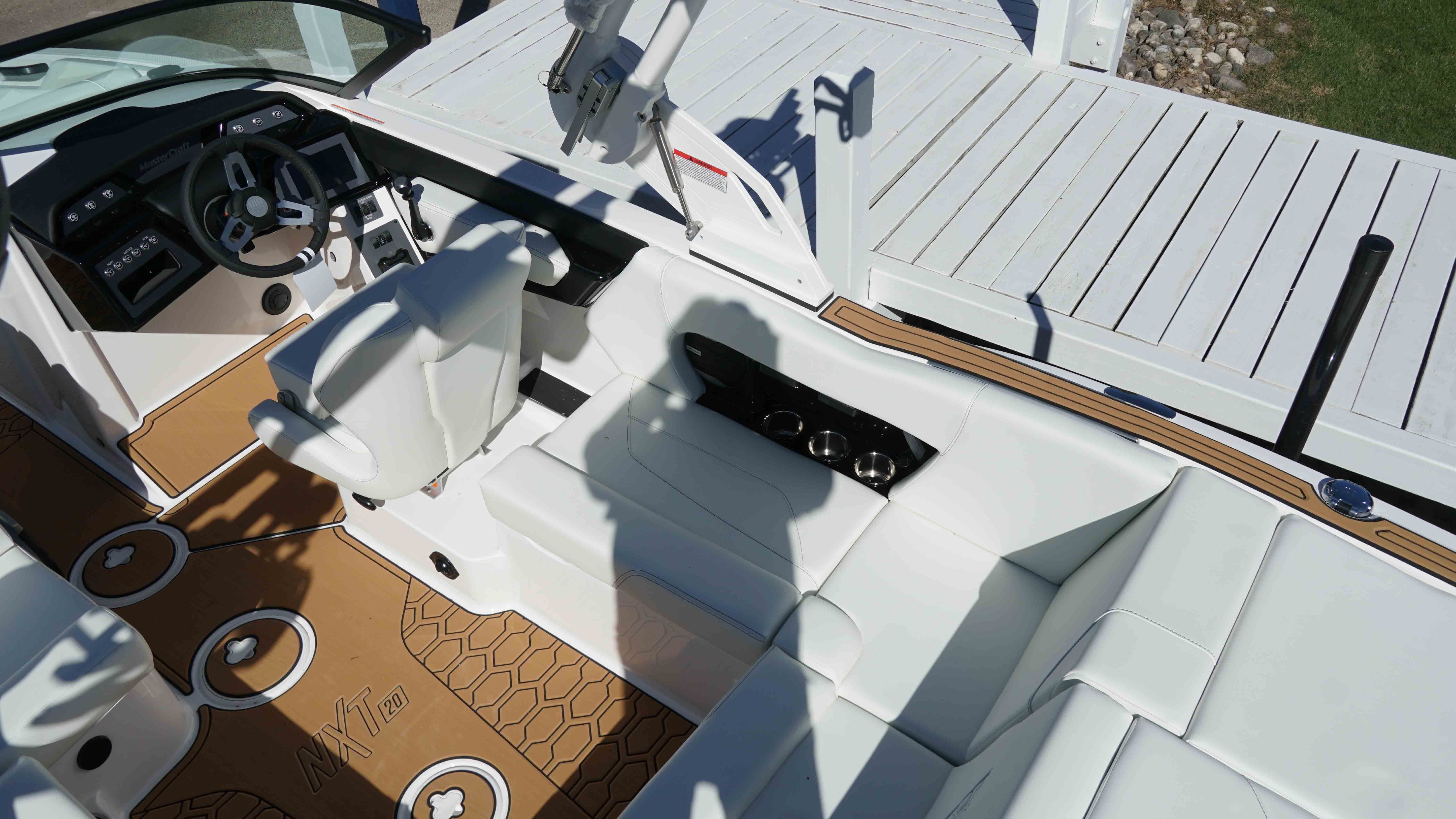 2026 MasterCraft NXT20 - 15