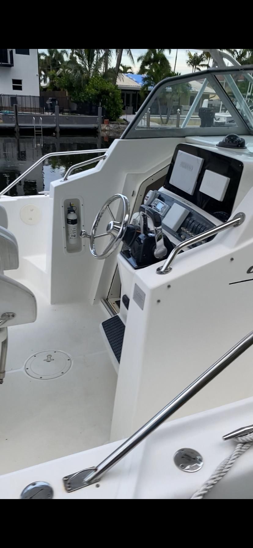 2001 Boston Whaler 28 Outrage - 8