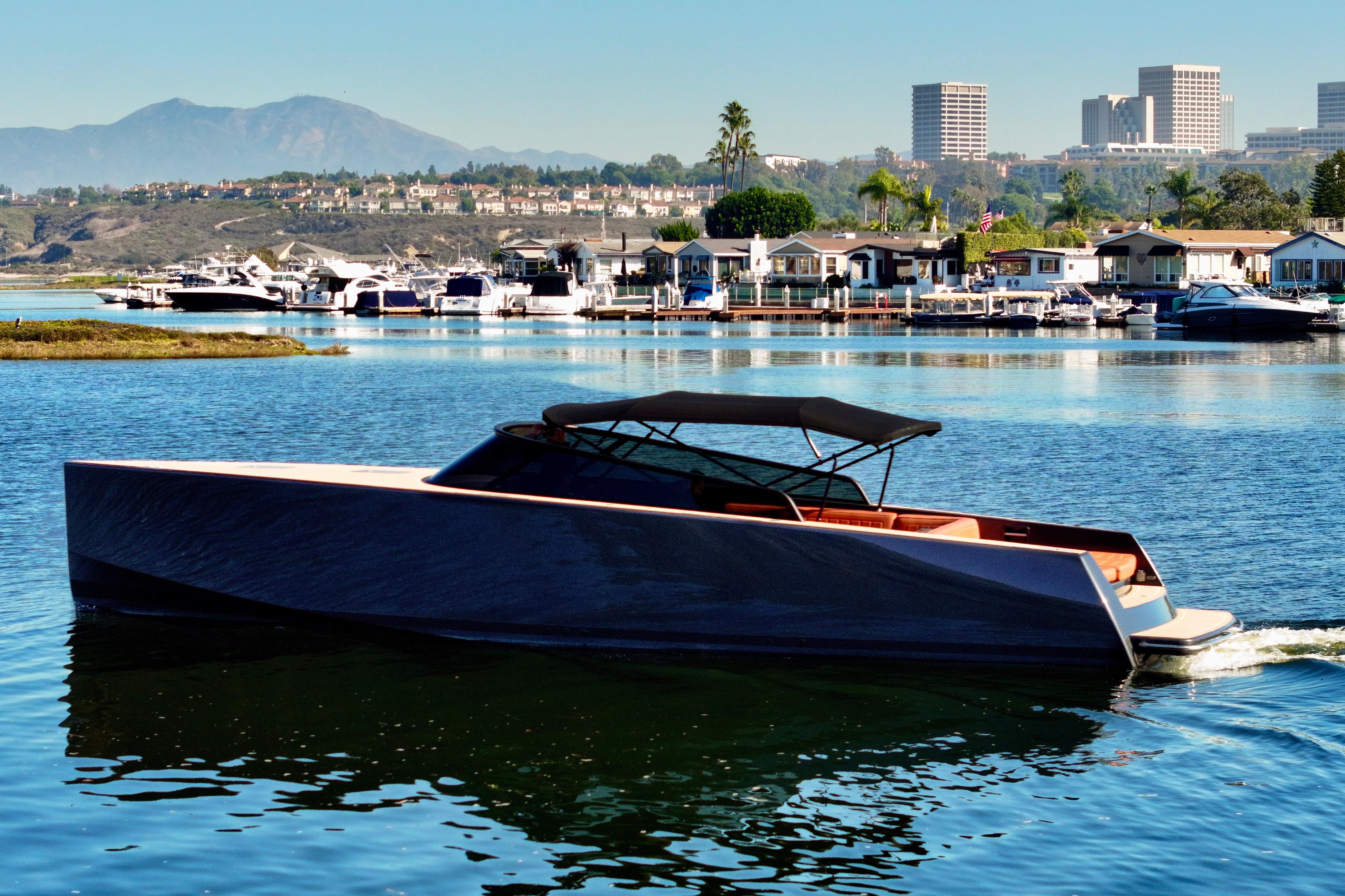 2015 VanDutch 40