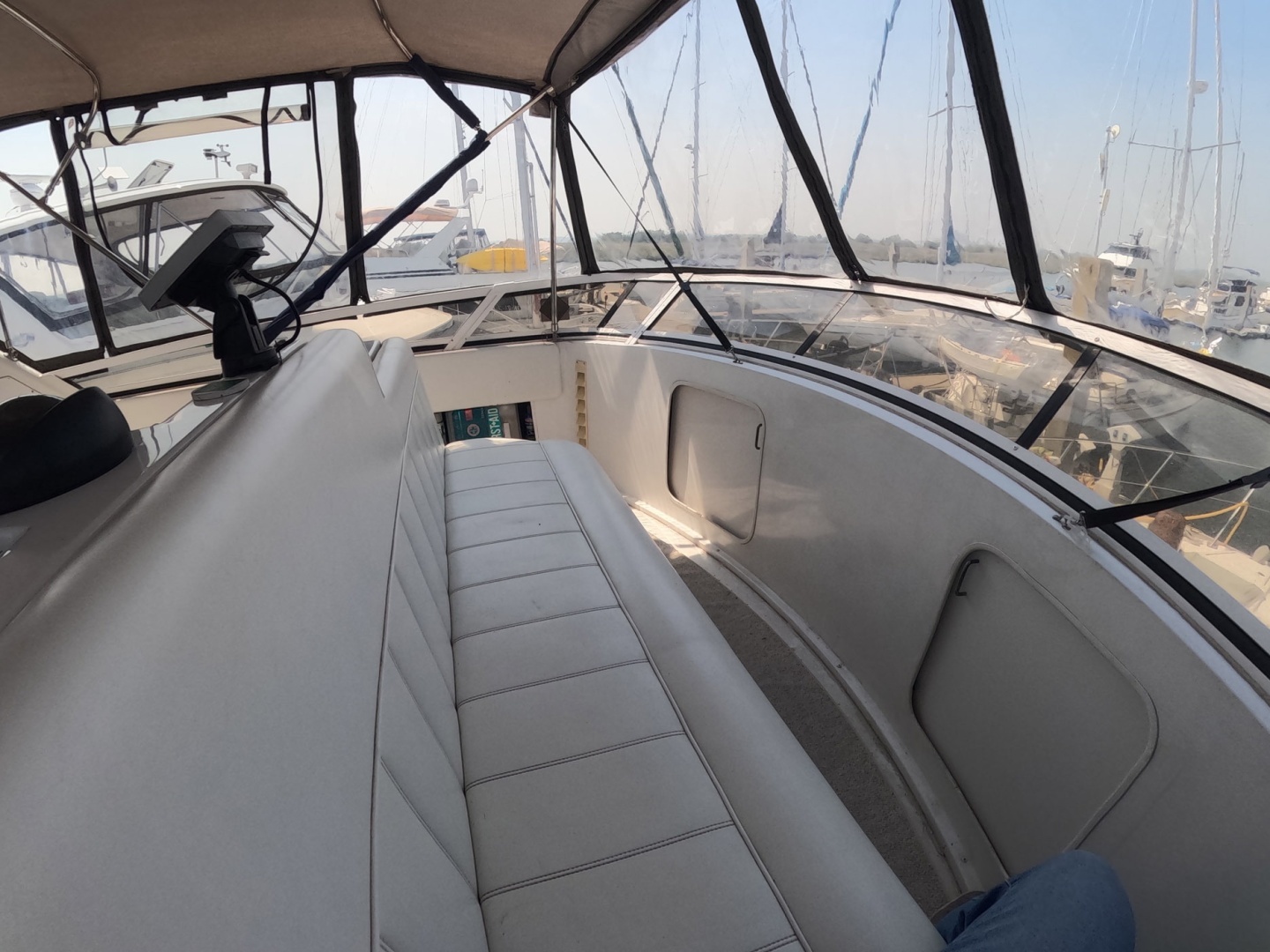 2000 Carver 406 Motor Yacht - Image 28